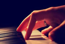 雷火电竞APP-英超锋刃出鞘！葡萄牙绝境逢生，C罗任意球绝杀书写关键一胜！