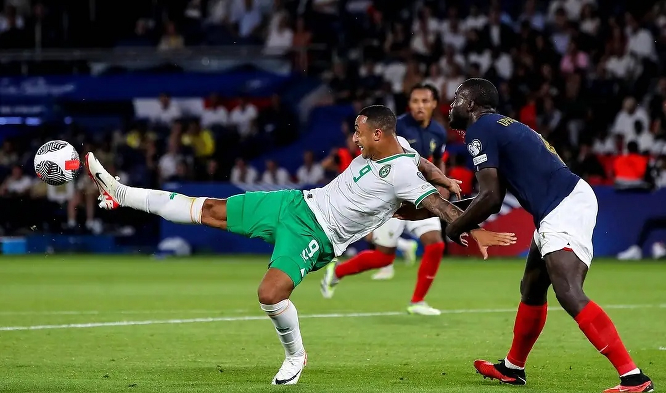 欧洲杯预选赛精彩纷呈,球场上激烈角逐 欧洲杯预选赛精彩纷呈,球场上激烈角逐