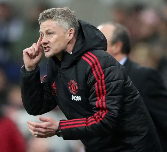 西班牙后防线屡遭攻击遭球迷诟病的简单介绍 西班牙后防线屡遭攻击遭球迷诟病的简单介绍