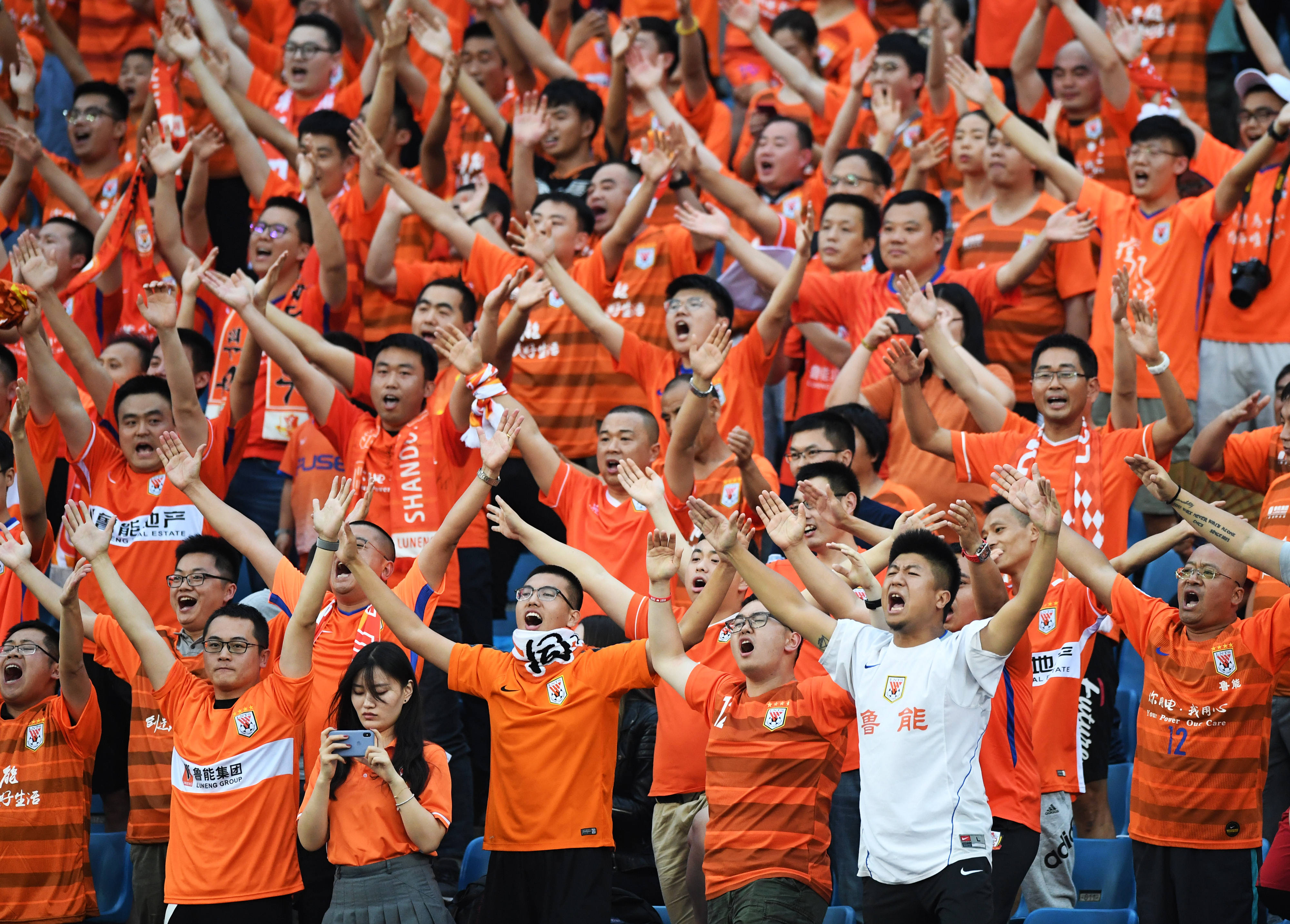 雷火电竞主播-比赛中的精彩瞬间成为人们热议话题