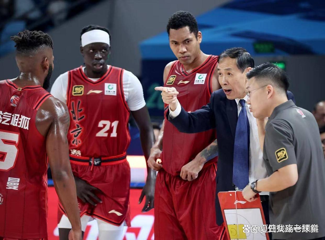 雷火电竞网站-外援球员表现抢眼，CBA联赛竞争激烈