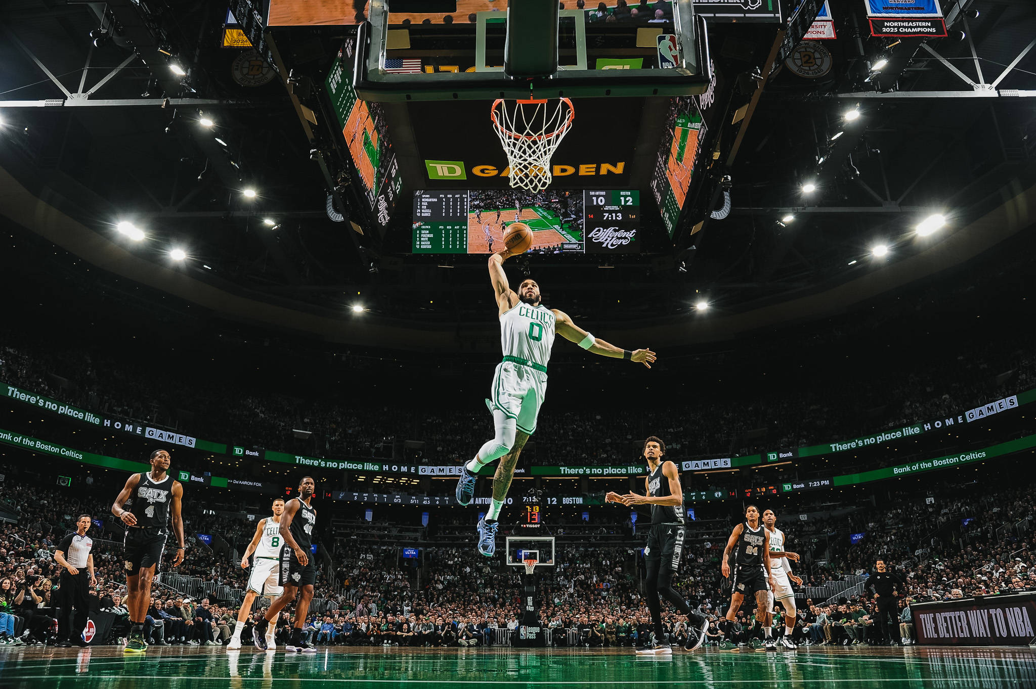 步行者轻取马刺，保罗点燃赛场