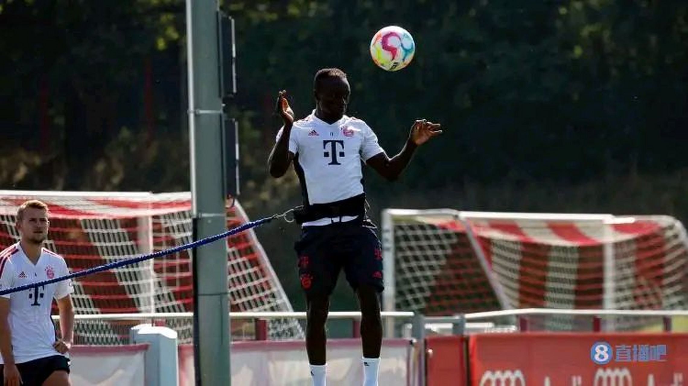雷火电竞网站-塞内加尔险胜拜仁，托尼高光表现