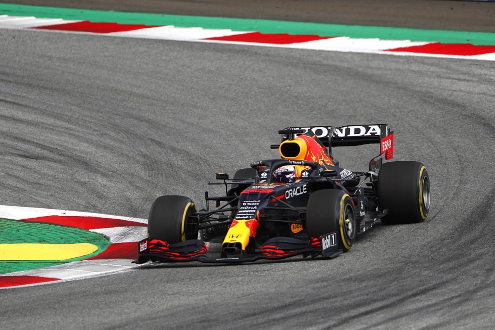 雷火电竞官网-梅赛德斯完胜迈凯伦，佩雷兹状态火热