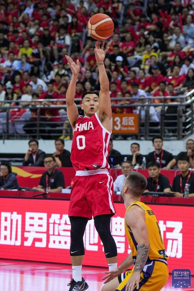 雷火电竞app-火箭完胜勇士，高诗岩高光表现