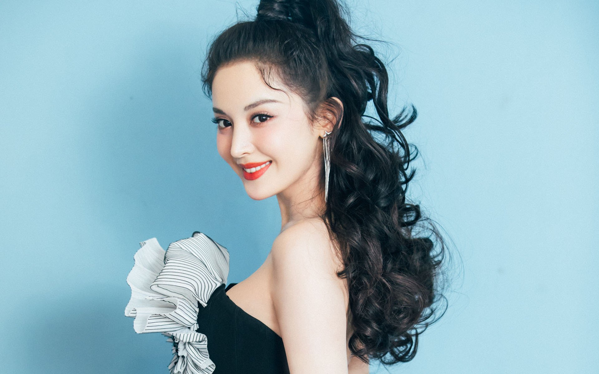 雷火电竞官网-欧冠淘汰赛战术启示，篮网以足球智慧力克广厦队，跨界融合铸就经典对决