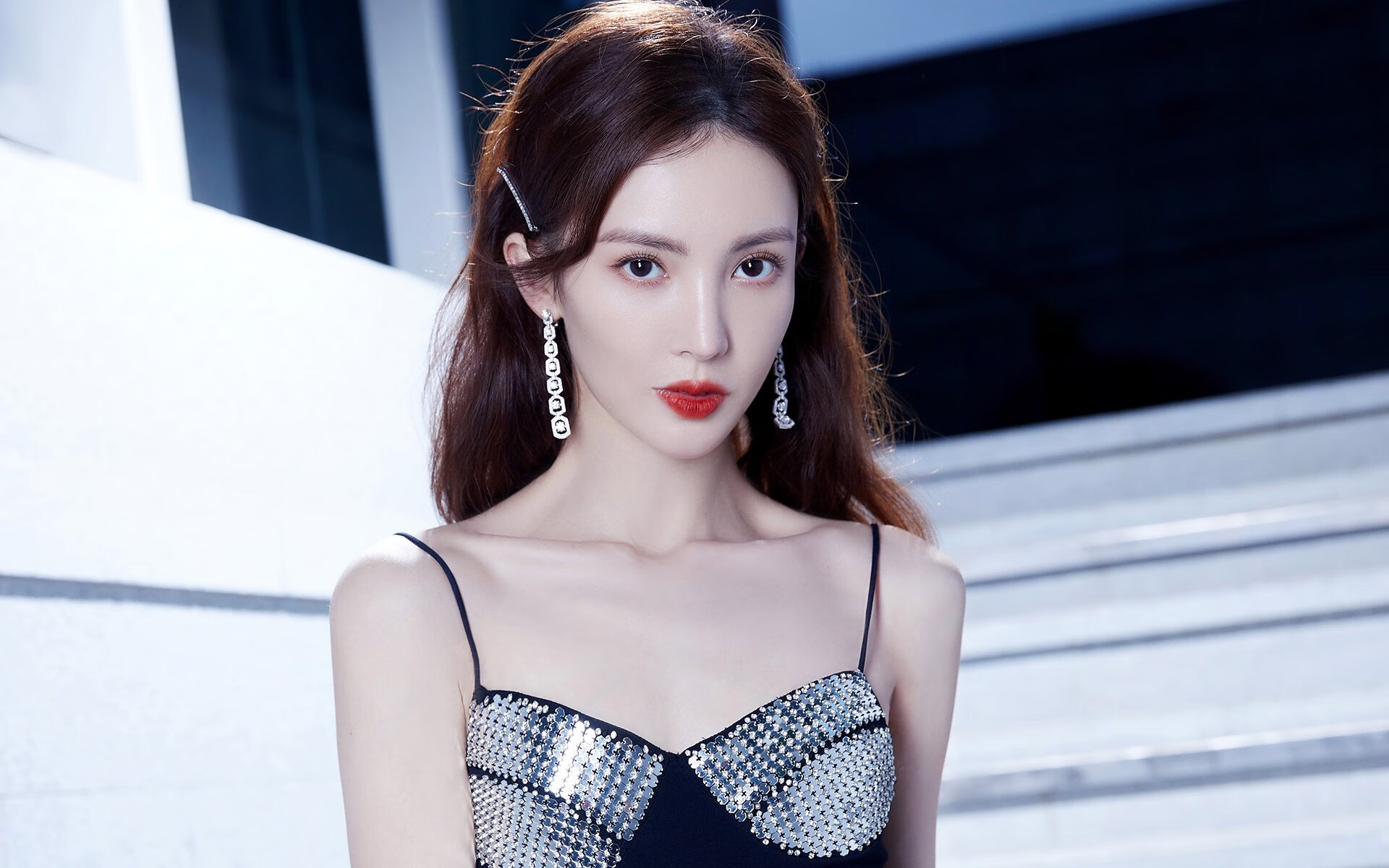 雷火电竞主播-绝境之光！布克末节觉醒撕裂上海，爵士绝境翻盘上演奇迹