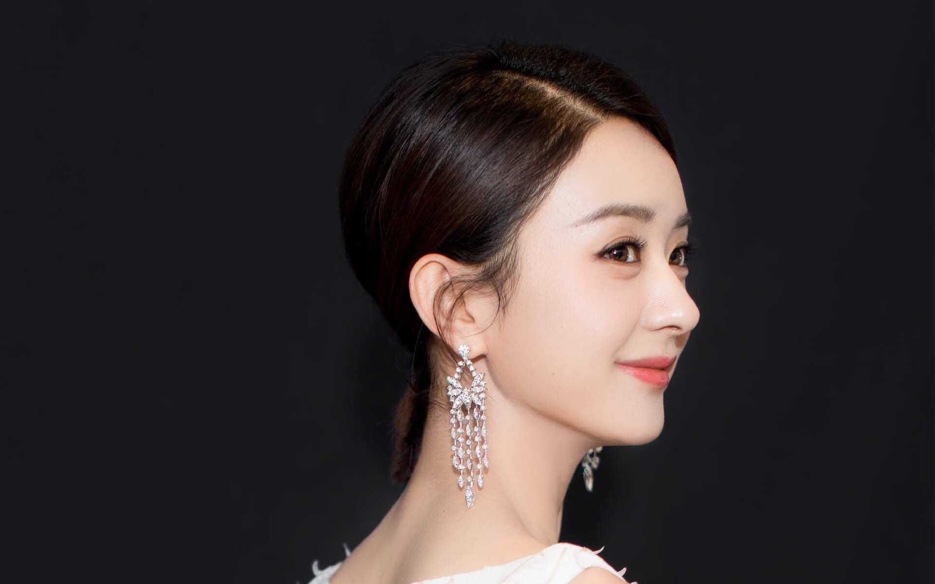 唯一性叙事，美国对安哥拉的全面压制与库尔图瓦在德甲争冠战的门神接管