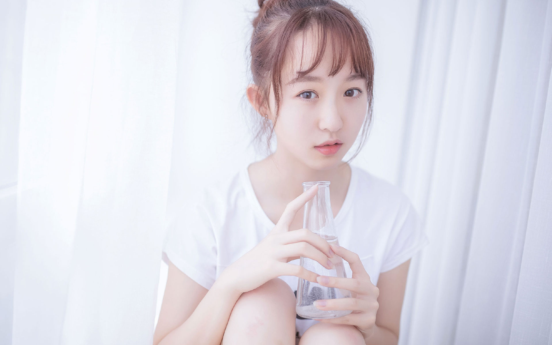 让我先发散思维，思考这个独特组合背后可能的叙事